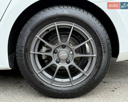 Белый Фольксваген Джетта, объемом двигателя 1.39 л и пробегом 145 тыс. км за 11000 $, фото 27 на Automoto.ua