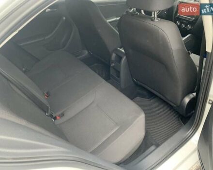 Белый Фольксваген Джетта, объемом двигателя 2 л и пробегом 120 тыс. км за 9900 $, фото 26 на Automoto.ua