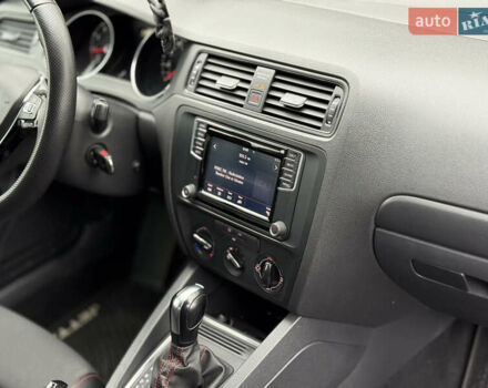 Белый Фольксваген Джетта, объемом двигателя 1.39 л и пробегом 145 тыс. км за 11000 $, фото 15 на Automoto.ua