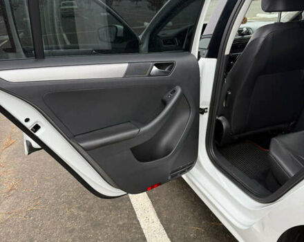 Білий Фольксваген Джетта, об'ємом двигуна 1.8 л та пробігом 165 тис. км за 10000 $, фото 15 на Automoto.ua