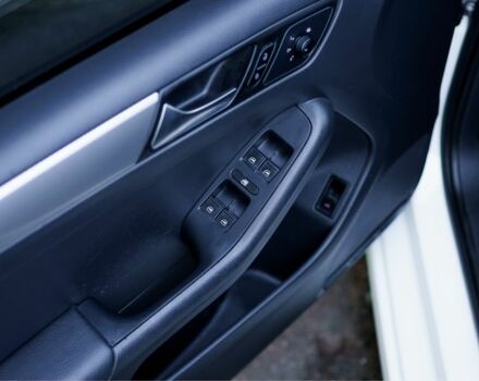 Белый Фольксваген Джетта, объемом двигателя 1.8 л и пробегом 196 тыс. км за 9300 $, фото 6 на Automoto.ua