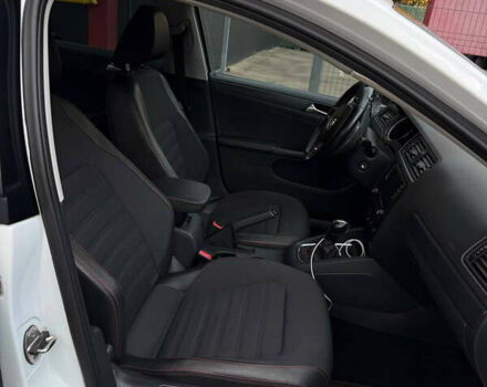 Белый Фольксваген Джетта, объемом двигателя 1.39 л и пробегом 146 тыс. км за 10500 $, фото 4 на Automoto.ua