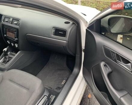 Белый Фольксваген Джетта, объемом двигателя 2 л и пробегом 120 тыс. км за 9900 $, фото 25 на Automoto.ua