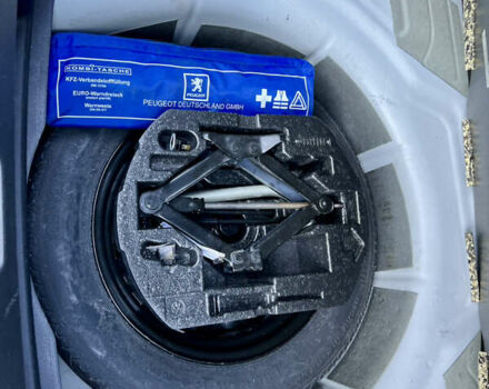 Белый Фольксваген Джетта, объемом двигателя 1.4 л и пробегом 195 тыс. км за 9000 $, фото 44 на Automoto.ua