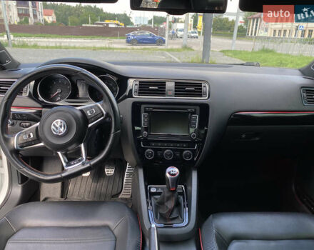Фольксваген Джетта 2015 в Киеве на Automoto.ua Белый Фольксваген Джетта, объемом двигателя 2 л и пробегом 88 тыс. км за 9900 $, фото 24 на Automoto.ua