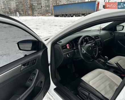 Белый Фольксваген Джетта, объемом двигателя 1.8 л и пробегом 180 тыс. км за 10999 $, фото 15 на Automoto.ua