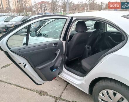 Білий Фольксваген Джетта, об'ємом двигуна 2 л та пробігом 118 тис. км за 10890 $, фото 26 на Automoto.ua