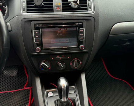 Білий Фольксваген Джетта, об'ємом двигуна 1.8 л та пробігом 165 тис. км за 10000 $, фото 4 на Automoto.ua