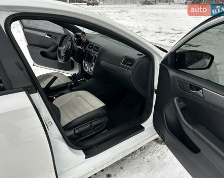 Белый Фольксваген Джетта, объемом двигателя 1.8 л и пробегом 180 тыс. км за 10999 $, фото 24 на Automoto.ua