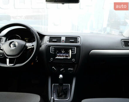 Фольксваген Джетта 2016 в Киеве на Automoto.ua Белый Фольксваген Джетта, объемом двигателя 1.39 л и пробегом 118 тыс. км за 11200 $, фото 16 на Automoto.ua