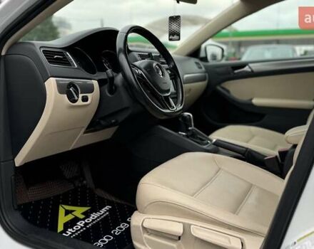 Белый Фольксваген Джетта, объемом двигателя 1.39 л и пробегом 74 тыс. км за 13500 $, фото 14 на Automoto.ua