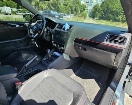 Білий Фольксваген Джетта, об'ємом двигуна 2 л та пробігом 179 тис. км за 11500 $, фото 4 на Automoto.ua