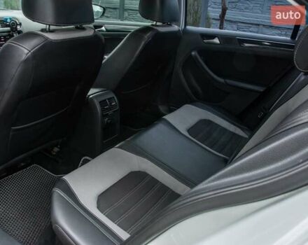 Білий Фольксваген Джетта, об'ємом двигуна 1.6 л та пробігом 157 тис. км за 13500 $, фото 9 на Automoto.ua