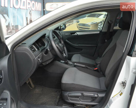 Фольксваген Джетта 2016 в Киеве на Automoto.ua Белый Фольксваген Джетта, объемом двигателя 1.39 л и пробегом 118 тыс. км за 11200 $, фото 11 на Automoto.ua