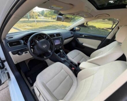 Білий Фольксваген Джетта, об'ємом двигуна 1.8 л та пробігом 73 тис. км за 9000 $, фото 6 на Automoto.ua