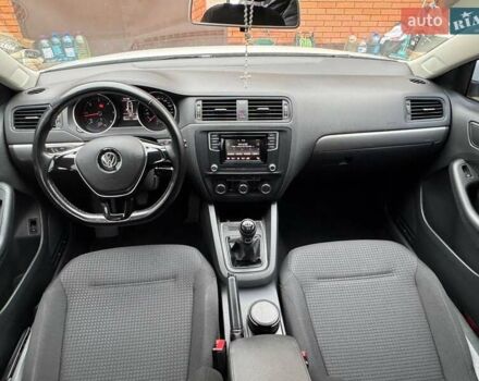 Білий Фольксваген Джетта, об'ємом двигуна 1.6 л та пробігом 99 тис. км за 11800 $, фото 34 на Automoto.ua