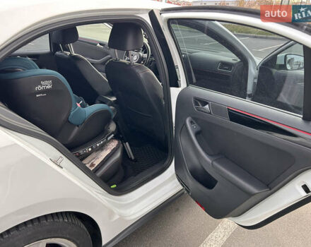 Фольксваген Джетта 2016 в Киеве на Automoto.ua Белый Фольксваген Джетта, объемом двигателя 2 л и пробегом 182 тыс. км за 13000 $, фото 10 на Automoto.ua