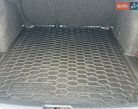 Білий Фольксваген Джетта, об'ємом двигуна 1.6 л та пробігом 187 тис. км за 10800 $, фото 13 на Automoto.ua