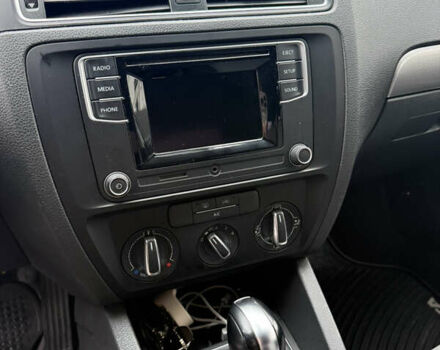 Білий Фольксваген Джетта, об'ємом двигуна 1.39 л та пробігом 98 тис. км за 11000 $, фото 6 на Automoto.ua