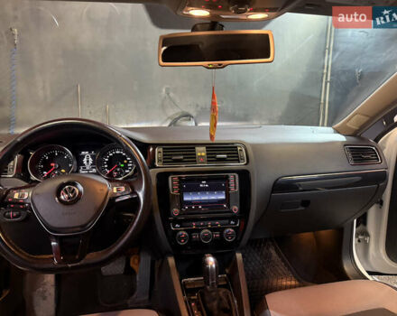 Белый Фольксваген Джетта, объемом двигателя 1.6 л и пробегом 118 тыс. км за 13300 $, фото 2 на Automoto.ua