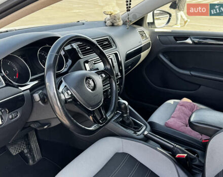 Білий Фольксваген Джетта, об'ємом двигуна 1.6 л та пробігом 207 тис. км за 12500 $, фото 3 на Automoto.ua