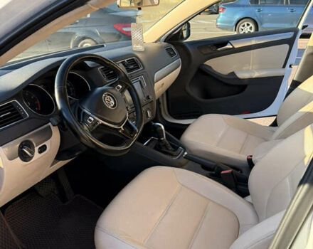 Фольксваген Джетта 2016 в Киеве на Automoto.ua Белый Фольксваген Джетта, объемом двигателя 1.39 л и пробегом 74 тыс. км за 12000 $, фото 6 на Automoto.ua