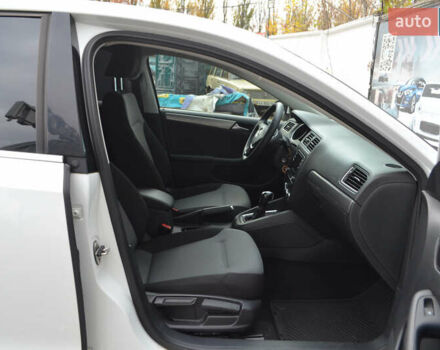 Фольксваген Джетта 2016 в Киеве на Automoto.ua Белый Фольксваген Джетта, объемом двигателя 1.39 л и пробегом 118 тыс. км за 11200 $, фото 15 на Automoto.ua