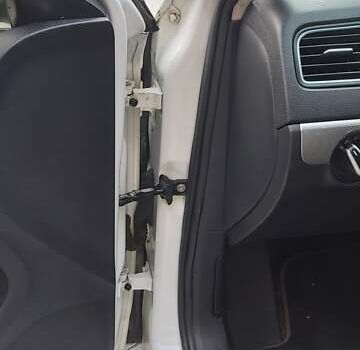 Белый Фольксваген Джетта, объемом двигателя 1.4 л и пробегом 141 тыс. км за 9500 $, фото 42 на Automoto.ua