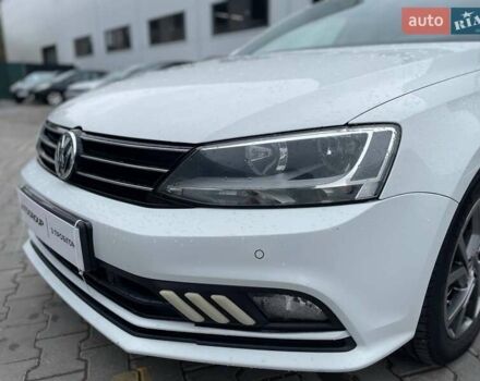 Фольксваген Джетта 2016 в Одессе на Automoto.ua Белый Фольксваген Джетта, объемом двигателя 1.6 л и пробегом 132 тыс. км за 13000 $, фото 2 на Automoto.ua