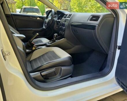 Белый Фольксваген Джетта, объемом двигателя 1.6 л и пробегом 219 тыс. км за 12500 $, фото 25 на Automoto.ua