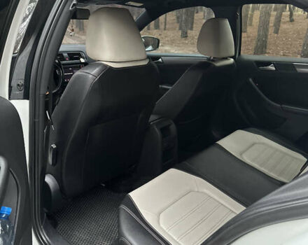 Білий Фольксваген Джетта, об'ємом двигуна 1.8 л та пробігом 178 тис. км за 10300 $, фото 6 на Automoto.ua