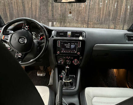 Білий Фольксваген Джетта, об'ємом двигуна 1.8 л та пробігом 178 тис. км за 10300 $, фото 15 на Automoto.ua