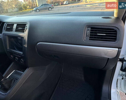 Белый Фольксваген Джетта, объемом двигателя 1.6 л и пробегом 115 тыс. км за 13900 $, фото 13 на Automoto.ua