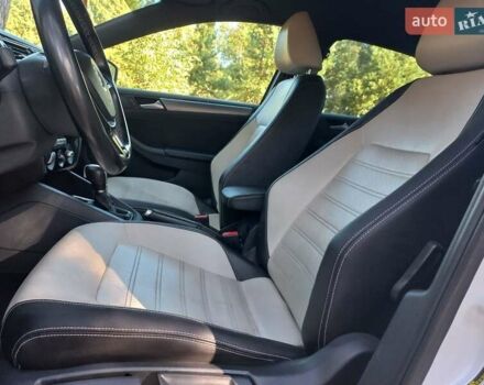 Белый Фольксваген Джетта, объемом двигателя 1.8 л и пробегом 150 тыс. км за 11600 $, фото 13 на Automoto.ua