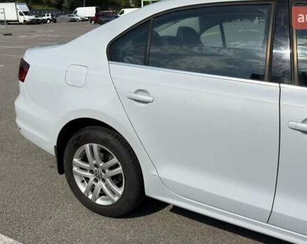 Фольксваген Джетта 2016 в Вышгороде на Automoto.ua Белый Фольксваген Джетта, объемом двигателя 1.39 л и пробегом 122 тыс. км за 11300 $, фото 3 на Automoto.ua