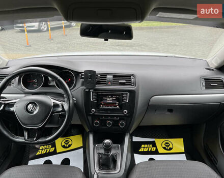 Фольксваген Джетта 2016 в Львове на Automoto.ua Белый Фольксваген Джетта, объемом двигателя 1.6 л и пробегом 187 тыс. км за 11500 $, фото 15 на Automoto.ua