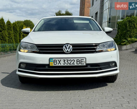 Фольксваген Джетта 2016 в Хмельницком на Automoto.ua Белый Фольксваген Джетта, объемом двигателя 1.6 л и пробегом 116 тыс. км за 15000 $, фото 1 на Automoto.ua