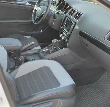 Білий Фольксваген Джетта, об'ємом двигуна 1.6 л та пробігом 50 тис. км за 14000 $, фото 3 на Automoto.ua