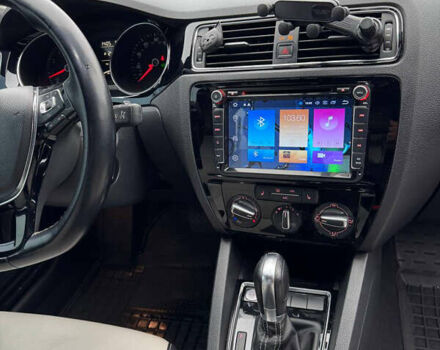 Білий Фольксваген Джетта, об'ємом двигуна 1.8 л та пробігом 103 тис. км за 13000 $, фото 16 на Automoto.ua