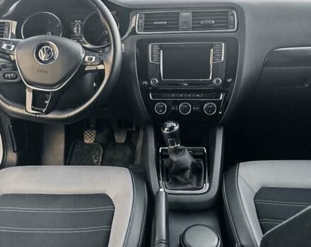 Фольксваген Джетта 2016 в Ивано-Франковске на Automoto.ua Белый Фольксваген Джетта, объемом двигателя 1.6 л и пробегом 63 тыс. км за 13499 $, фото 4 на Automoto.ua