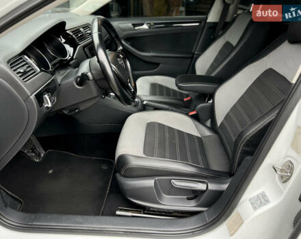 Белый Фольксваген Джетта, объемом двигателя 1.6 л и пробегом 276 тыс. км за 10500 $, фото 6 на Automoto.ua