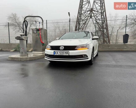 Білий Фольксваген Джетта, об'ємом двигуна 1.8 л та пробігом 103 тис. км за 13000 $, фото 2 на Automoto.ua