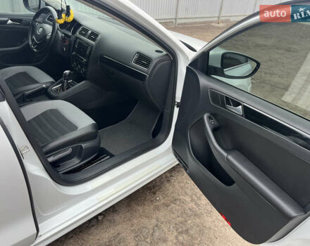 Белый Фольксваген Джетта, объемом двигателя 1.6 л и пробегом 175 тыс. км за 11500 $, фото 6 на Automoto.ua