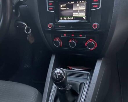 Белый Фольксваген Джетта, объемом двигателя 1.6 л и пробегом 180 тыс. км за 10600 $, фото 9 на Automoto.ua