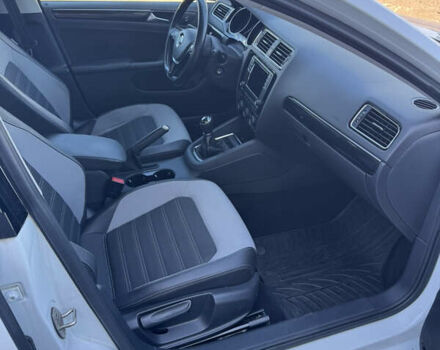 Белый Фольксваген Джетта, объемом двигателя 1.6 л и пробегом 177 тыс. км за 11000 $, фото 7 на Automoto.ua