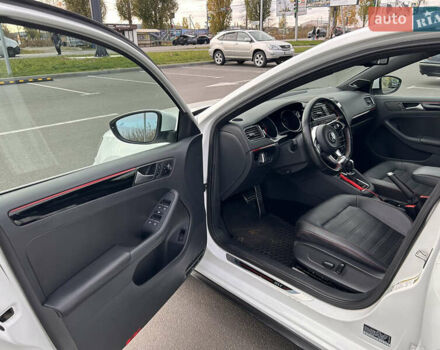 Фольксваген Джетта 2016 в Киеве на Automoto.ua Белый Фольксваген Джетта, объемом двигателя 2 л и пробегом 182 тыс. км за 13000 $, фото 7 на Automoto.ua