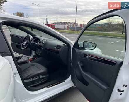 Фольксваген Джетта 2016 в Киеве на Automoto.ua Белый Фольксваген Джетта, объемом двигателя 2 л и пробегом 182 тыс. км за 13000 $, фото 9 на Automoto.ua