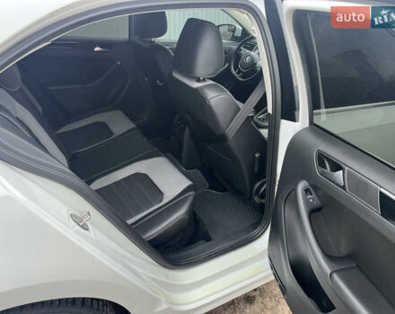 Белый Фольксваген Джетта, объемом двигателя 1.6 л и пробегом 175 тыс. км за 11500 $, фото 5 на Automoto.ua