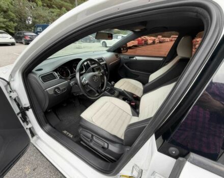 Білий Фольксваген Джетта, об'ємом двигуна 1.8 л та пробігом 70 тис. км за 4500 $, фото 6 на Automoto.ua