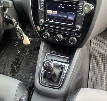 Белый Фольксваген Джетта, объемом двигателя 1.6 л и пробегом 158 тыс. км за 11200 $, фото 2 на Automoto.ua